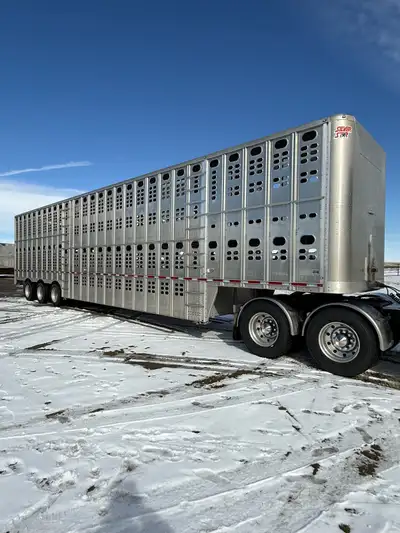 Have for sale a 2020 Wilson cattle liner 3 position crank decking All tires matching with 75% left Q...