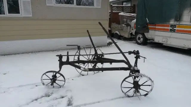 ANTIQUE   Planter/Seeder3 Wheel  angled  Horse Drawn  Planter in Patio & Garden Furniture in Regina - Image 3