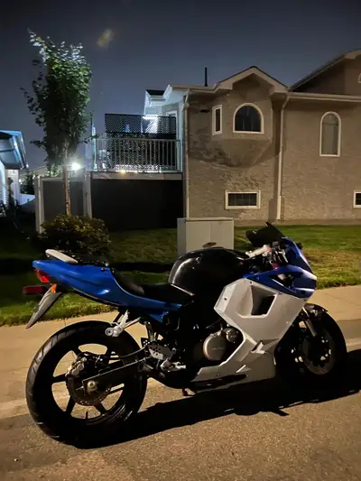 I'm selling my 2009 Hyosung GT250, a sporty and reliable motorcycle perfect for beginners or experie...