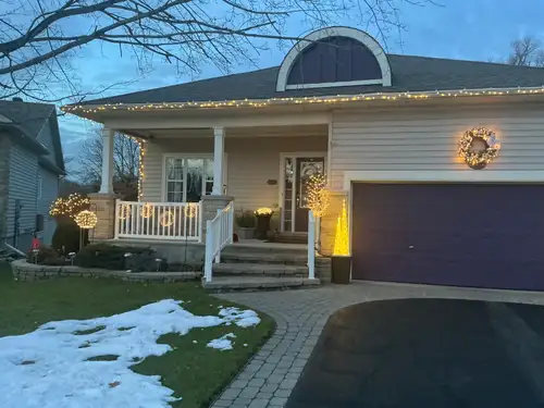 FOR SALE – Beautiful Walkout Bungalow on Peckett Drive Available mid August – move-in ready! Welcome...