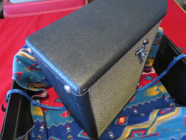 1968 Fender VibroChamp Class 'A' Tube Amp $1,400.68 in Amps & Pedals in Ottawa - Image 10