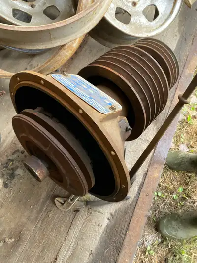 Rock Ford Twin disc clutch Power take off Model 4-19494 Voir photos Réduit 400,00$ 418-325-4434