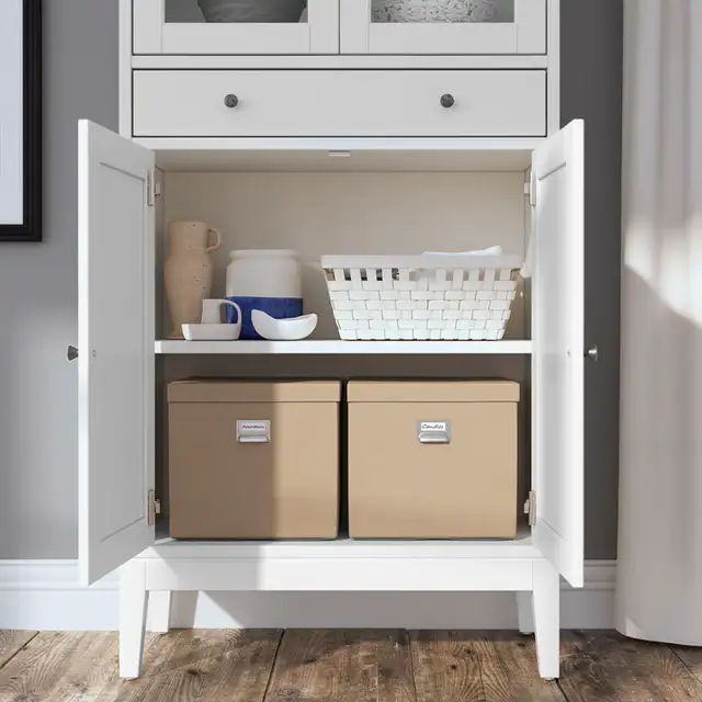 Armoire Haute Vitré à 1 tiroir Idanas de Ikea blanc in Bookcases & Shelving Units in Drummondville - Image 6