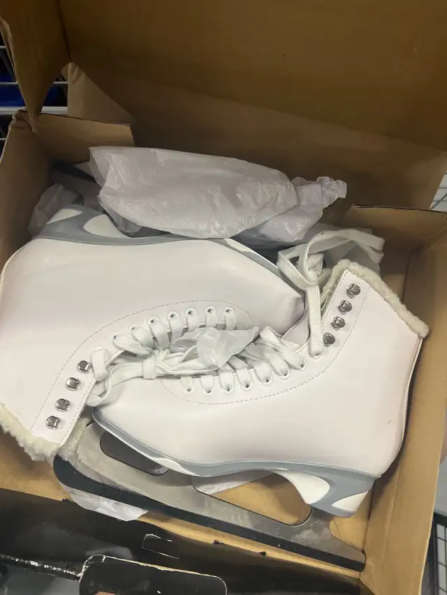 Jackson Cameo CS1500 Figure Skates in Skates & Blades in Markham / York Region - Image 2