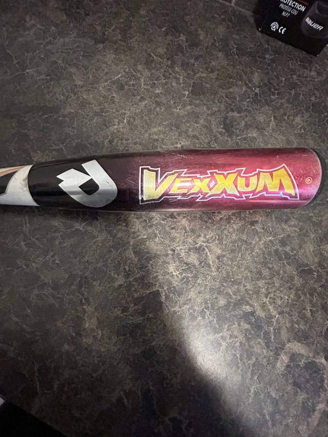 Demarini vexxum bat in Baseball & Softball in Red Deer