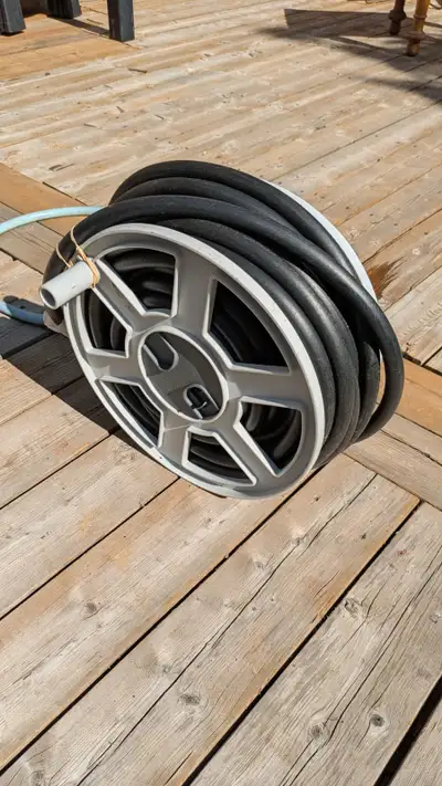 Garden Hose Reel - Boyeau d'arrosage avec devisoir, View more