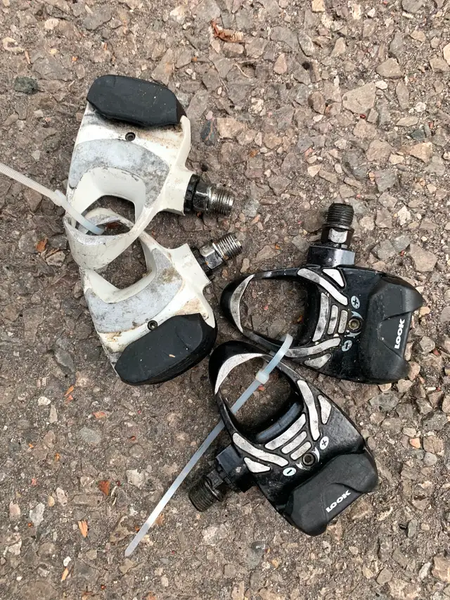 Like new high quality pedals, flat and clipless/combine62863284643586121