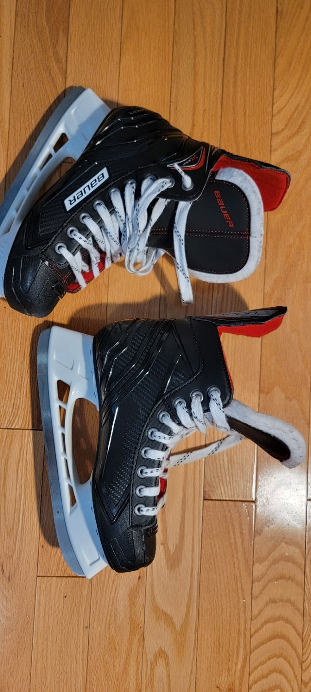 patin Bauer grandeur 5 (shoe US 6) ice skates in Skates & Blades in Gatineau