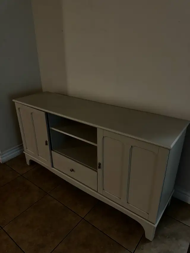 TV Bench in TV Tables & Entertainment Units in City of Halifax - Image 5