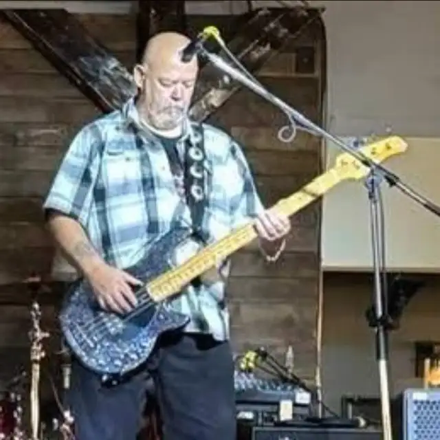 60+ Bassist 