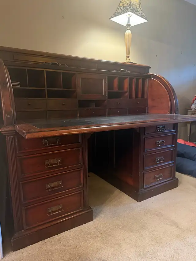 Roll Top Desk in Desks in Ottawa - Image 3