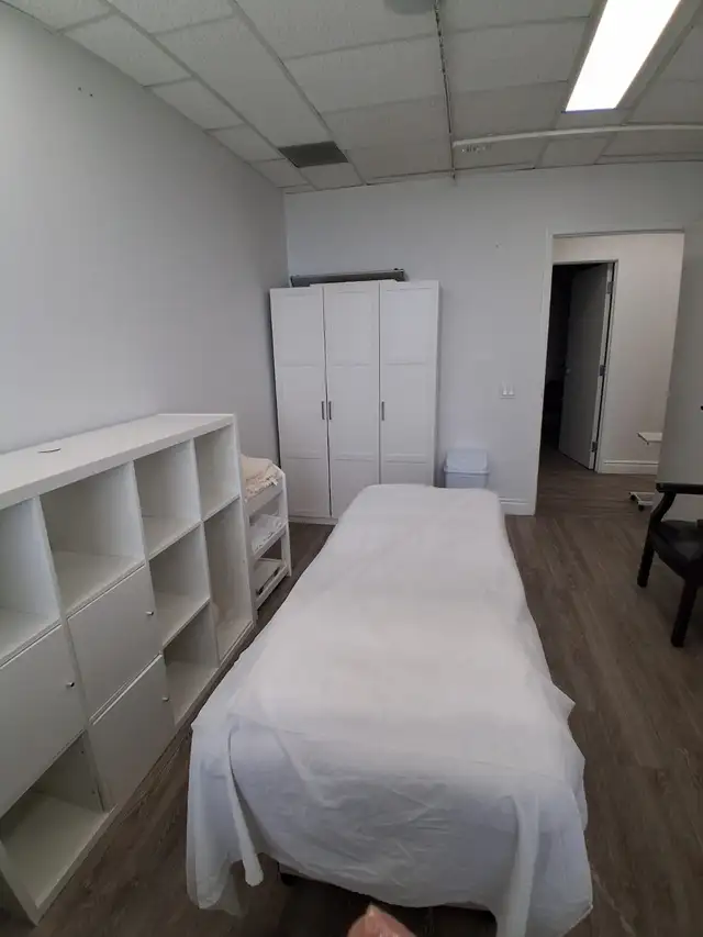 ✨ BEAUTIFUL SPA ROOMS FOR RENT – PRIME MIDTOWN TORONTO LOCATION in Room Rentals & Roommates in City of Toronto - Image 3