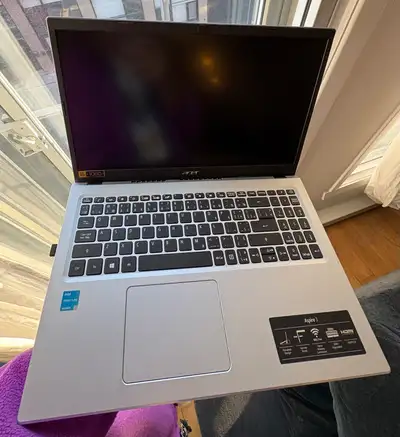 Acer Aspire 3 - 15.6" Full HD - 8GB RAM - 256GB SSD - Windows 11, View more