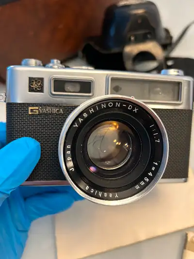 Mint condition Yashica Electro 35 released as one of the first electric camera’s in 1966. I received...
