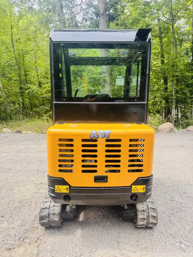 AGT  Kubota 25 hp D902 Diesel Professional Mini Excavator in Other in Muskoka - Image 7