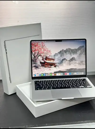 Apple Macbook Air 2024 13" M3 Chip /16GB RAM /512GB SSD. 1 Year, View more
