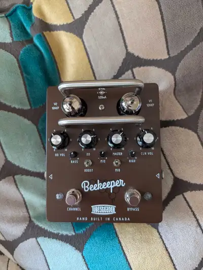 The Beekeeper is a tube based Dumble style pream/OD pedal that can be used as a preamp for a power a...
