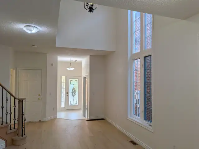 Beautifully Renovated Home for Rent in Churchill Meadows in Long Term Rentals in Mississauga / Peel Region - Image 2