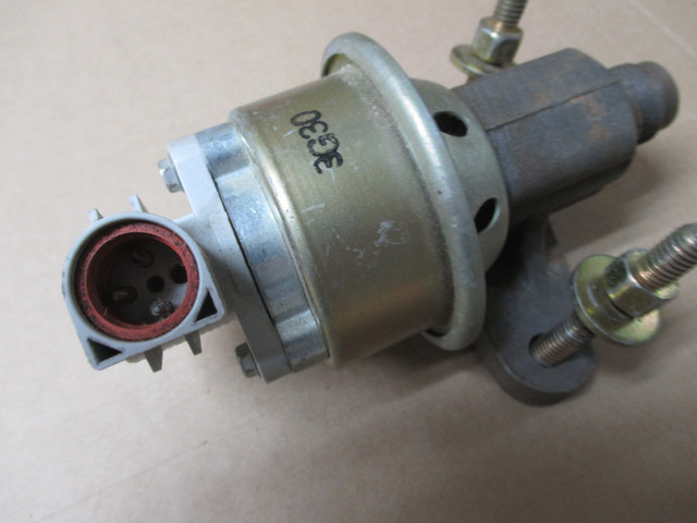 EGR VALVE FOR 1993 FORD 7.5 LITER in Engine & Engine Parts in Hamilton - Image 4