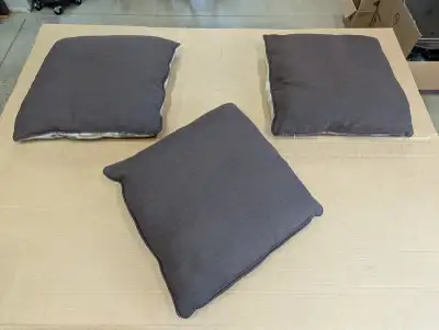 Coussins carrés (~16" de côté), View more