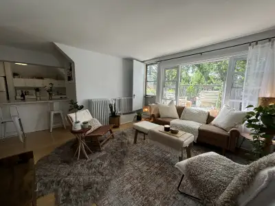 Charming 1 Bedroom Apartment with Rooftop Deck-Newly Renovated