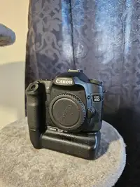 Canon EOS 40D DSLR + EF-S 18-55mm Zoom