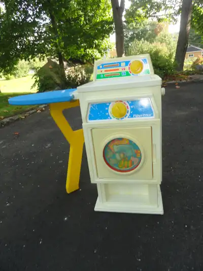 Fisher Price Laveuse, Sécheuse, Planche à repasser. Vintage 1990. Avec panier à linge jaune. Manque...