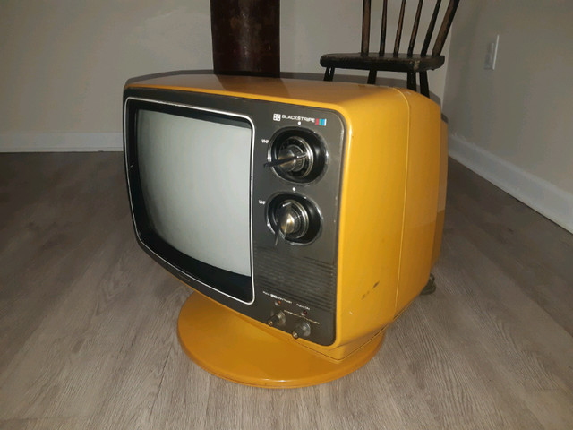 Vintage TV in TVs in Kingston - Image 4