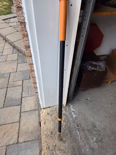 FISKARS Sidewalk Weeder Interlock extendable weeder for removing weeds from interlock pavers, sidewa...