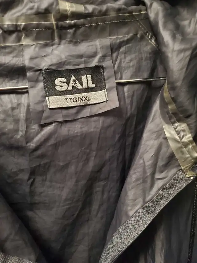 Men's Rain Jacket  in Men's in Mississauga / Peel Region - Image 3