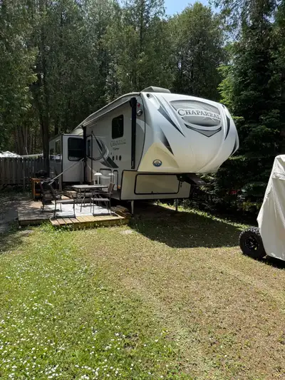 2019 336TSIK Chaparral 5th wheel trailer comes complete with bbq,3 burner Denali cook stove with gri...