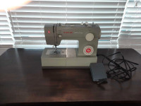 Singer heavy duty 4452 sewing machine