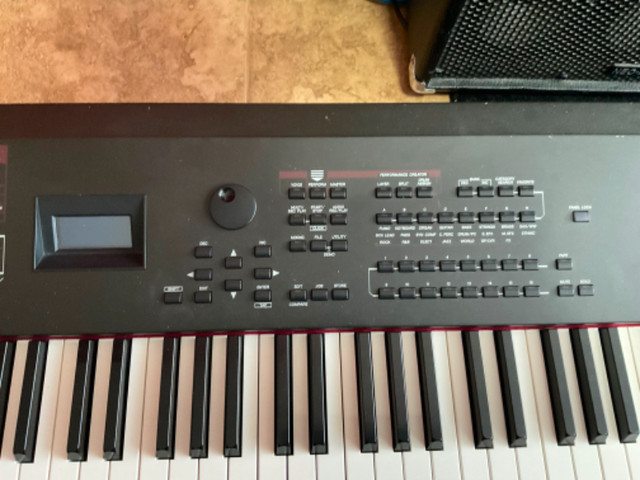 Yamaha piano/synthesizer  S90xs in Pianos & Keyboards in City of Toronto - Image 3