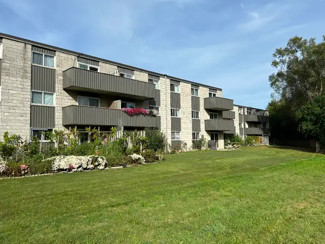 LOCATION.LOCATION. Nice 1 bedroom Apt. Available April 1st.