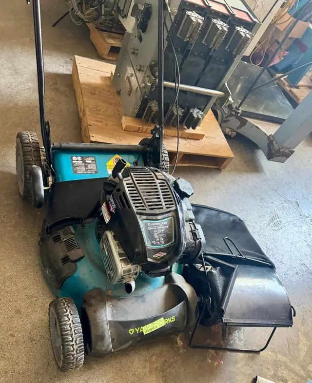 SOLD4 Yardworks Briggs & Stratton  Broken Lawn Mowers, For Parts in Lawnmowers & Leaf Blowers in City of Toronto - Image 6