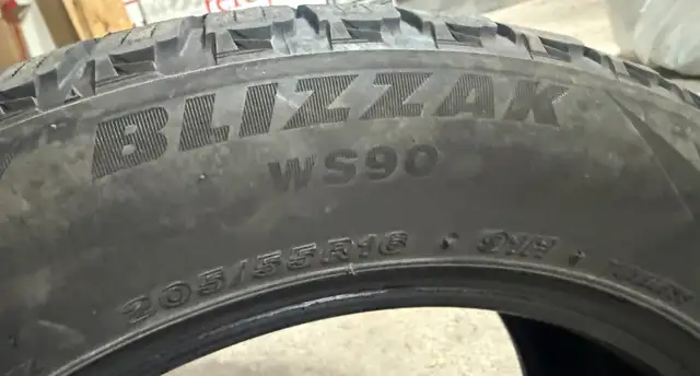 Pneus d'Hiver Winter tire Bridgestone Blizzak 205/55 R16  x 4 in Tires & Rims in Laval / North Shore - Image 4