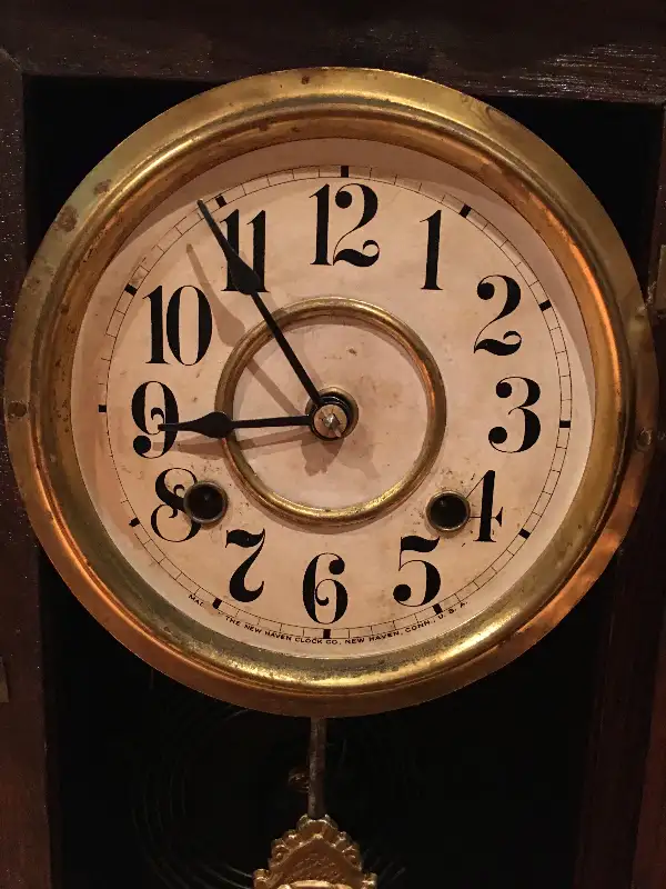ANTIQUE NEW HAVEN WALL CLOCK 8 DAYS professionally serviced in Arts & Collectibles in Ottawa - Image 4