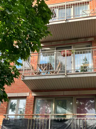 À LOUER : 3 ½ au cœur de La Petite Patrie pour 1350-$1500$ par mois. Il s’agit d’un 3 ½ situé à côté...