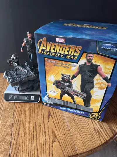 Marvel Premier Avengers Infinity War Thor & Rocket Resin Statue Diamond Select. Displayed for a brie...