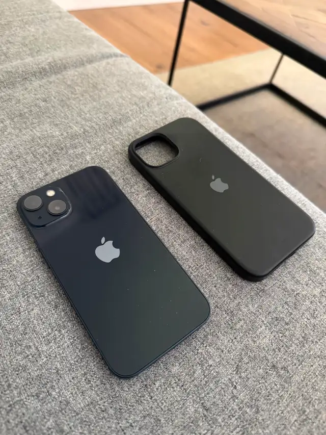 iPhone 13 256GB Midnight – Like New, Unlocked in Cell Phones in City of Toronto - Image 2
