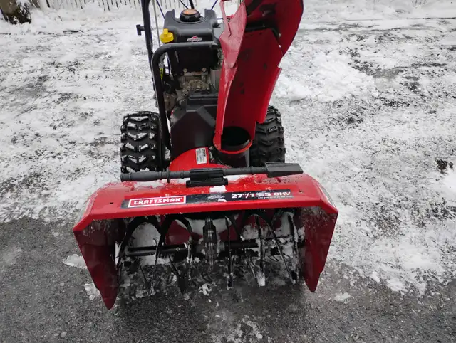 Souffleuse Craftsman   en  bon état . in Snowblowers in Laval / North Shore - Image 3
