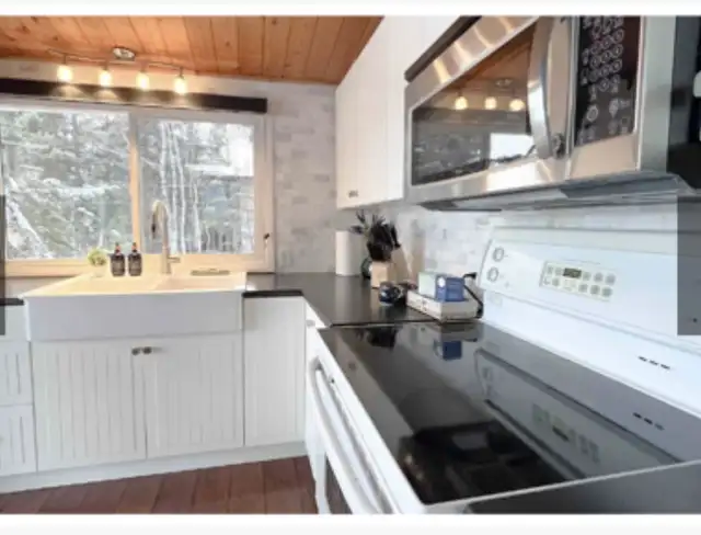 Lake front Cabin on Emma Lake in Saskatchewan in Canada - Image 3