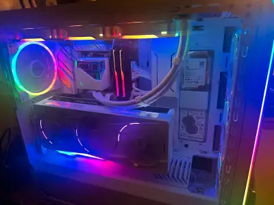 Je suis un étudiant au CEGEP et je me part un service de montage de PC: -J'ai déjà monté et démonté...