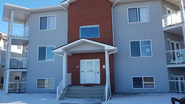 2 Bedroom Condo For Rent (Beautiful Panoramic View of Coulees)