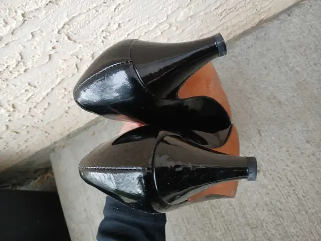 Leather Patent Pumps Shoes Women Size 10 in Women's - Shoes in Calgary - Image 4