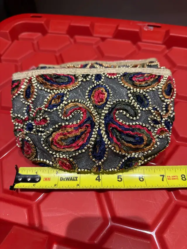 Sisley pouch64840216120322120