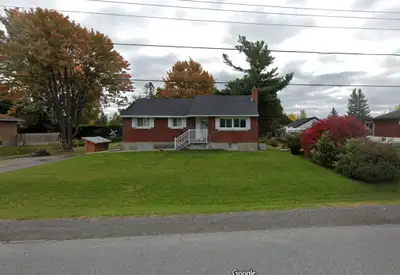 Room for Rent – Females Only | $800 All-Inclusive | Near Algonquin College Looking for a safe, clean...