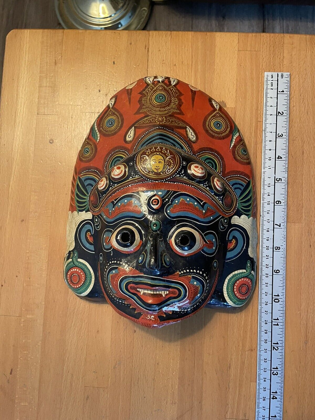 Hand painted vintage mask in Arts & Collectibles in Dartmouth - Image 2