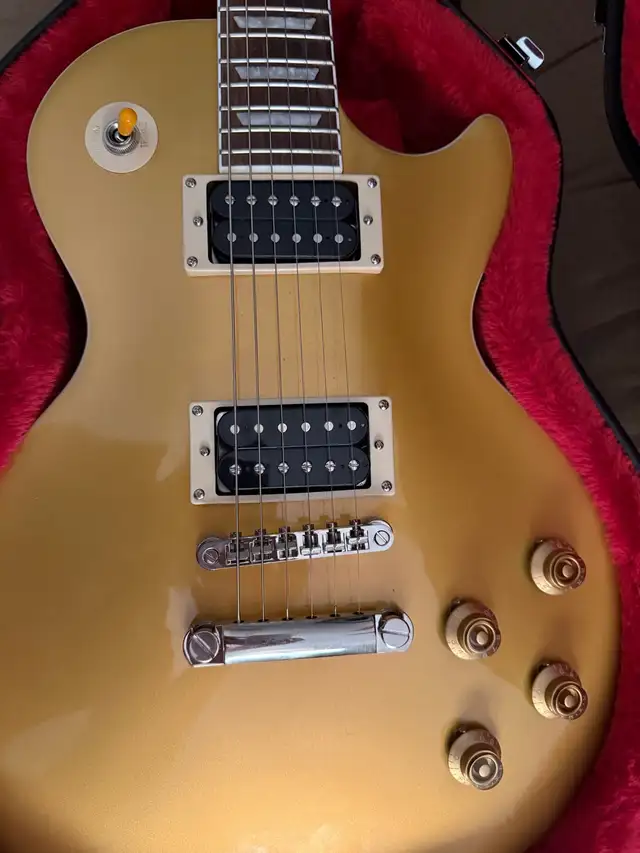 Epiphone “Slash Victoria” Les Paul w/ case  in Guitars in Kawartha Lakes - Image 4