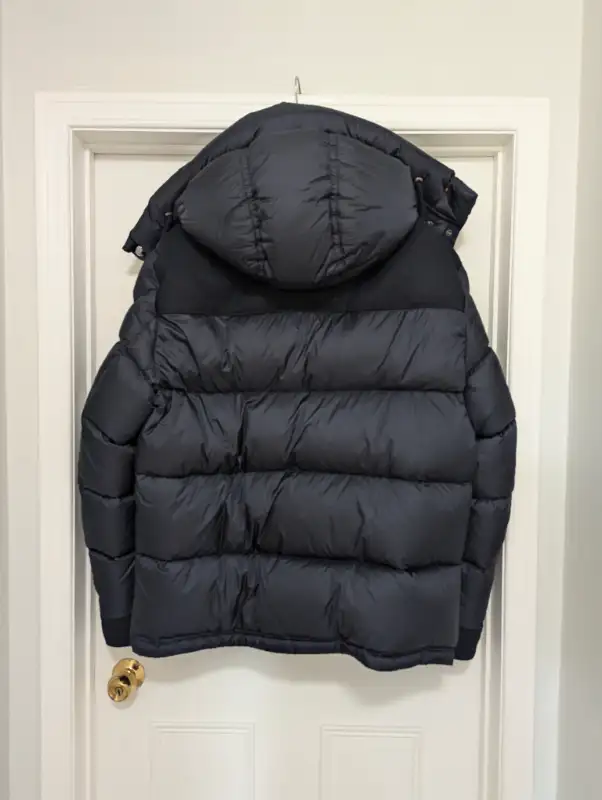 Moncler Rillieux Puffer Down Jacket Navy in Men's in Mississauga / Peel Region - Image 4